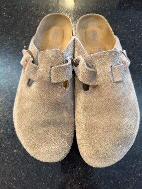 Birkenstock Suede Clog in Taupe